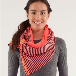 🧡Lululemon Vinyasa convertible scarf/wrap🧡